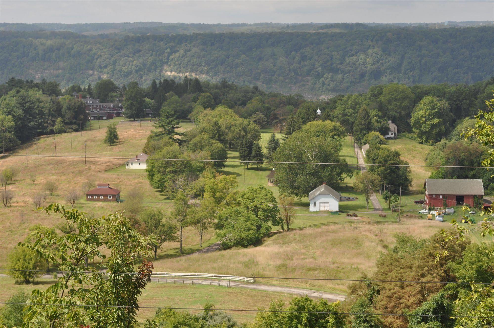 Aspen Manor Resort Wellsburg Exterior photo